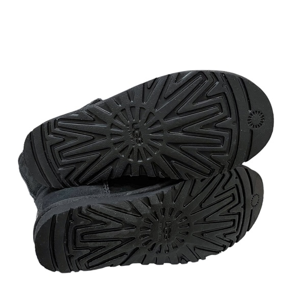 Ugg Classic Short II Boots - Picture 7 of 10